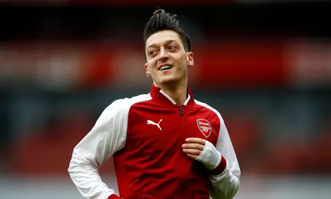 Mesut Ozil và sự khép lại của kỷ nguyên số 10 cổ điển