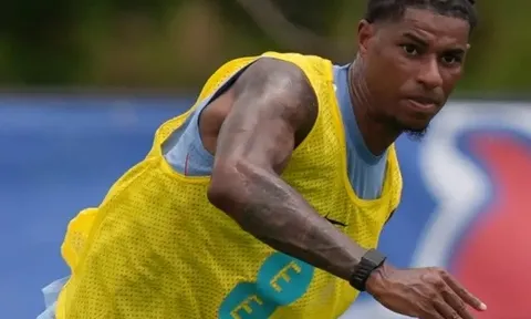 Barca đang chơi một canh bạc nguy hiểm với Marcus Rashford