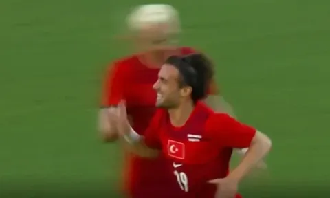 Thổ Nhĩ Kỳ lội ngược dòng hạ Venezuela 2-1