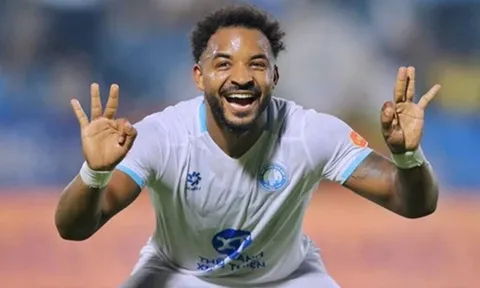 Bị báo ngoại nghi ngờ, Xuân Son đáp trả bằng cú hat-trick