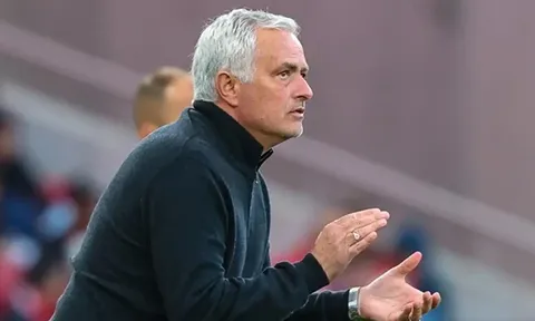 Mourinho muốn Real nẫng tay trên Barca vụ Silva