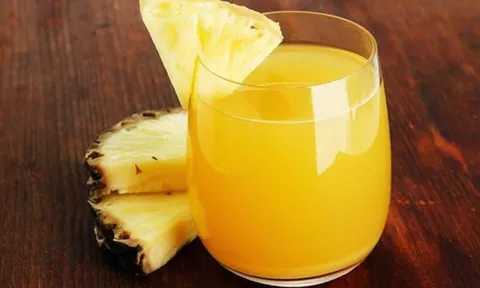 Người mắc 1 trong 5 bệnh này uống nước ép dứa cực hại