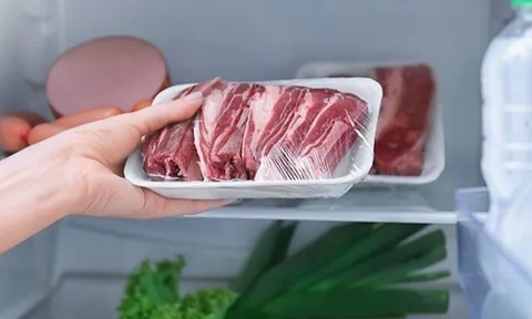 Kiểu bảo quản thực phẩm nhiều gia đình thực hiện, chuyên gia cảnh báo cần dừng lại ngay nếu không muốn ung thư “gõ cửa” 