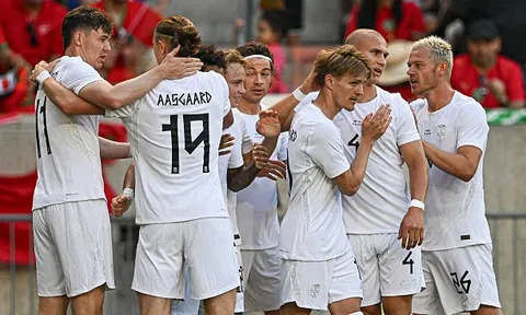 Odegaard giải thích lý do giơ 4 ngón tay trêu đùa HLV Solbakken