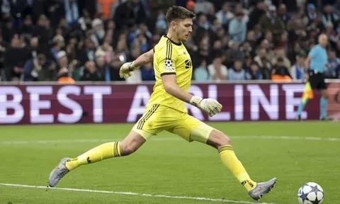 Leeds United và Ipswich Town tranh Nick Pope từ Newcastle
