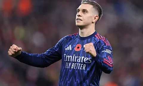 Leandro Trossard ẩn ý về ngày rời Arsenal