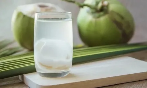 5 Kiểu Người Nên Tránh Uống Nước Dừa Kẻo Ảnh Hưởng Sức Khỏe