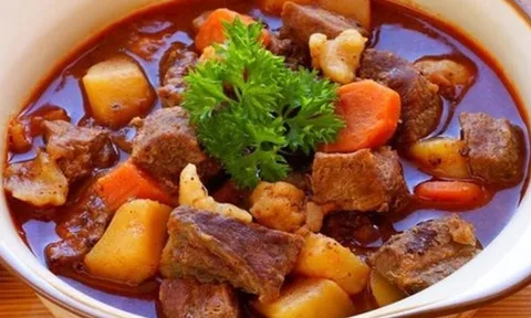 Cách hầm thịt bò sốt vang ngon