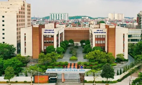 11 ngôi trường có Thủ khoa tốt nghiệp THPT 2025: “Trường làng” tỏa sáng trên bảng vàng, có nơi “bội thu” điểm 10