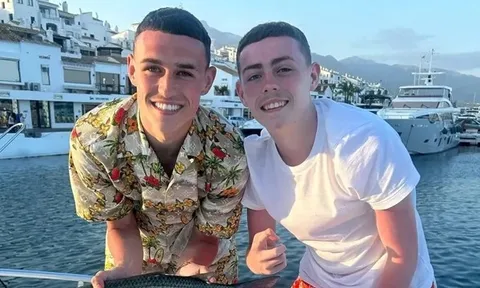 Hàng xóm gọi cảnh sát vì gia đình Phil Foden tiệc tùng thâu đêm