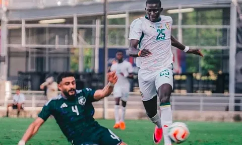 Jackson dính thẻ đỏ, Senegal bị Saudi Arabia cầm hòa 0-0
