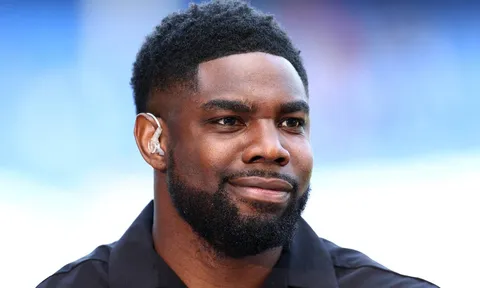 Micah Richards tiết lộ sự thật sau vụ Roy Keane chỉ trích Bruno Fernandes