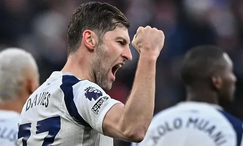 Tottenham tiến sát Marcos Senesi, gia hạn Ben Davies