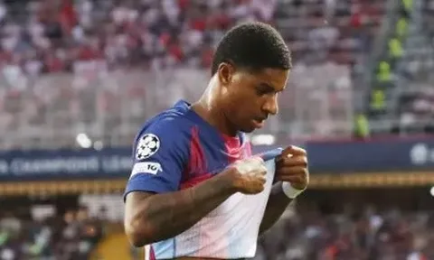Vì sao Hansi Flick chọn Anthony Gordon thay vì Marcus Rashford?