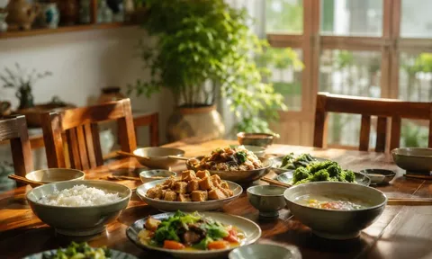Một gia đình đi xuống thường xuất hiện 4 dấu hiệu trong bữa cơm