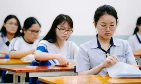Hơn 1,2 triệu thí sinh bước vào môn thi Ngữ văn: Hồi hộp trước giờ G, kỳ vọng "trúng tủ" về các vấn đề nổi cộm của xã hội