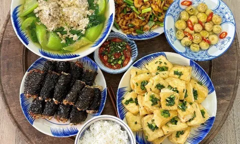 Hôm nay nấu gì: Mâm cơm hè chuẩn vị nhà, ai đi xa cũng thèm được ăn