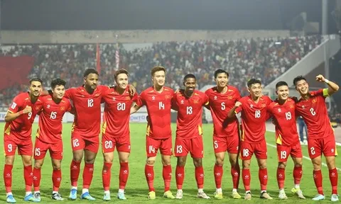 Hạ Mozambique, Indonesia giúp Việt Nam trụ top 100 FIFA