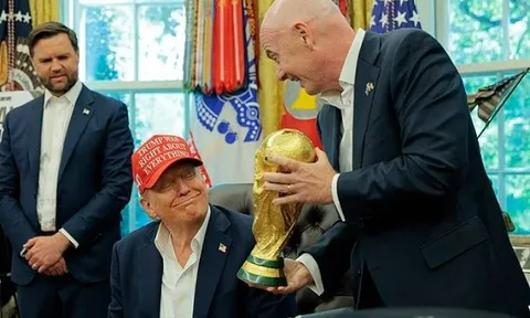 Infantino bị chỉ trích kịch liệt vì để World Cup hỗn loạn