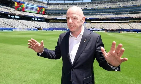 Infantino bảo mọi người hãy thư giãn trước các sự cố tại World Cup