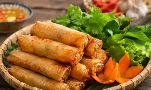 5 mẹo rán nem vàng giòn, không rách vỏ, để lâu vẫn ngon và cấp đông cực tiện