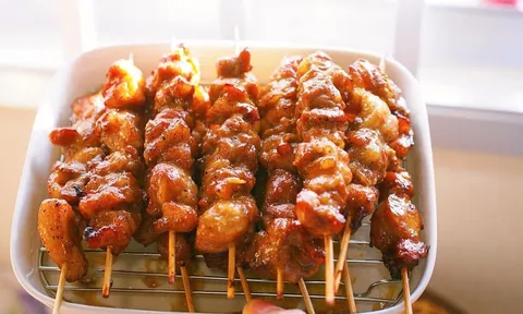 Cách ướp thịt xiên nướng đậm đà, ngon không kém ngoài hàng