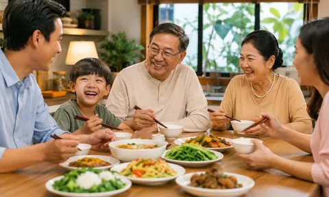 Gia đình hòa thuận thường tránh nhắc đến 2 vấn đề này trong bữa cơm