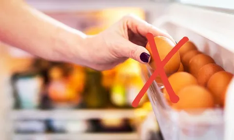 Tại sao bạn không nên bảo quản trứng ở cánh tủ lạnh?