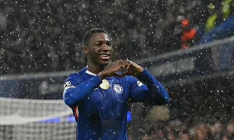 Valencia đề nghị MU mang Caicedo về đá cặp với Mainoo