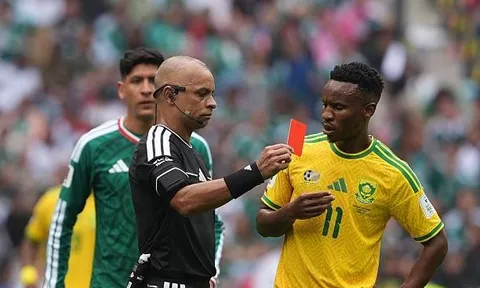 Bài học từ 3 tấm thẻ đỏ trong ngày khai mạc World Cup
