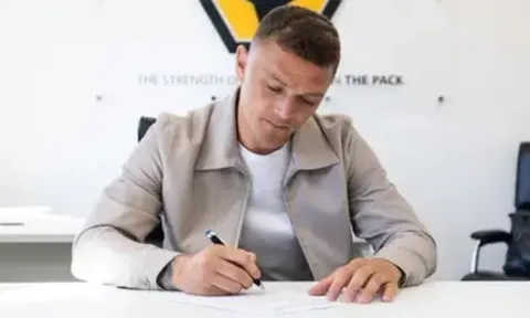 Kieran Trippier đòi hủy hợp đồng vì Wolves sa thải Rob Edwards