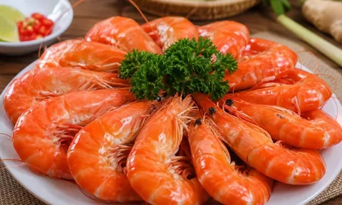 Cách luộc tôm đỏ au, thơm ngon không tanh: Bí quyết tưởng đơn giản nhưng nhiều người làm sai