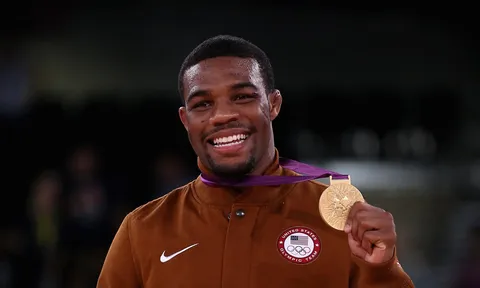 RAF chiêu mộ thành công nhà vô địch Olympic Jordan Burroughs, chốt lịch ra mắt vào tháng 8