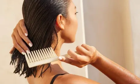 Phụ nữ Nhật chuộng chăm tóc theo cách ngược lại trước khi gội, mái tóc mềm mượt và giảm xơ rối rõ rệt