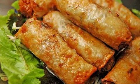 Tại sao bạn nên xoa nước chanh vào lá nem trước khi gói?