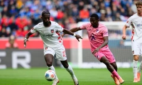 MU tranh Bazoumana Toure với Newcastle, Brentford