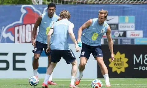 Thầy trò Tuchel lo sốt vó vì bị trộm hết giày