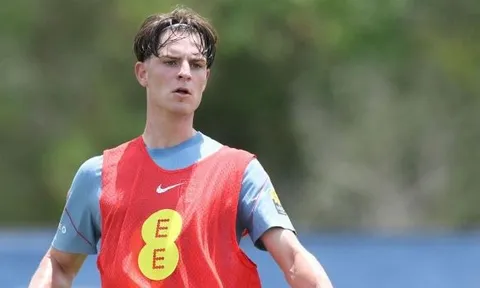Arsenal tranh mua Alex Scott với MU