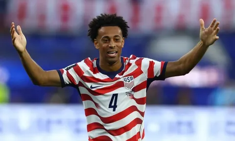 Eddie Lewis tiến cử Tyler Adams cho tuyến giữa Man Utd