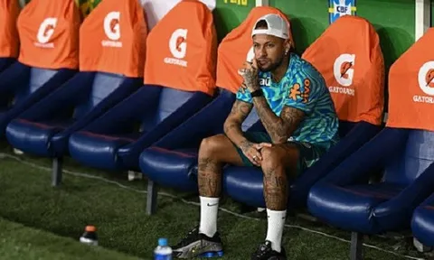 HLV Ancelotti báo tin kém vui về Neymar