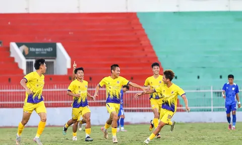 HLV Phạm Minh Đức giúp Trẻ Hà Nội tái lập kỳ tích