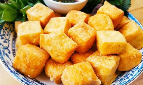 Mẹo rán đậu phụ ngoài giòn, trong mềm, không cần chảo chống dính vẫn không bị sát