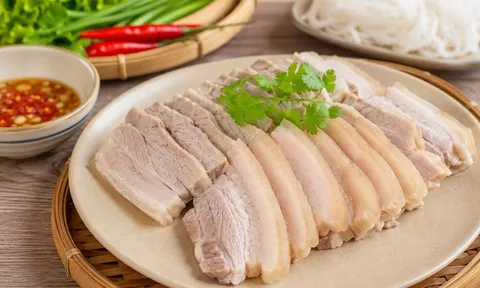 Sai lầm khiến thịt luộc bị khô và mất vị ngọt, chỉnh ngay để miếng thịt mướt căng mọng, ngọt đậm vị