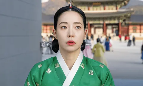 'Mỹ nhân cảnh nóng' Lim Ji Yeon chấp nhận 'lép vế' vì bạn diễn kém tuổi