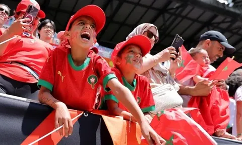 Fan Morocco dùng tiếng huýt sáo dằn mặt tuyển Brazil