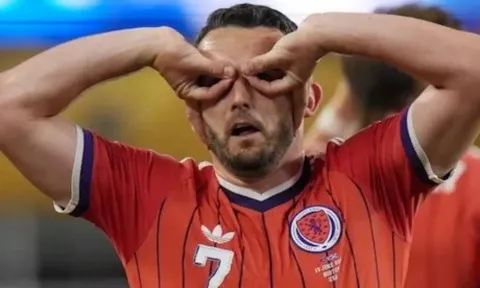 Ghi bàn tại World Cup, John McGinn đi vào lịch sử bóng đá Scotland