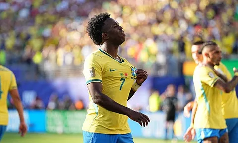 Vinicius chê mặt sân khô cứng khiến tuyển Brazil hòa Morocco