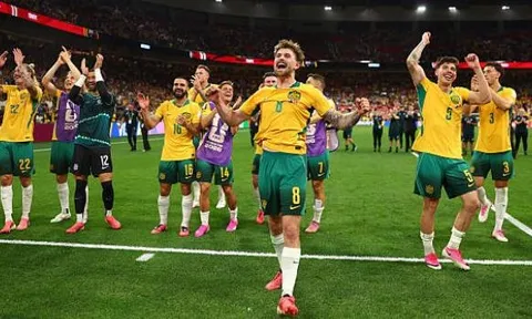 Hạ Thổ Nhĩ Kỳ 2-0, Australia thắng trận mở màn World Cup sau 18 năm