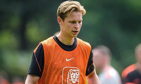 De Jong đáp trả chỉ trích nhắm vào tuyển Hà Lan