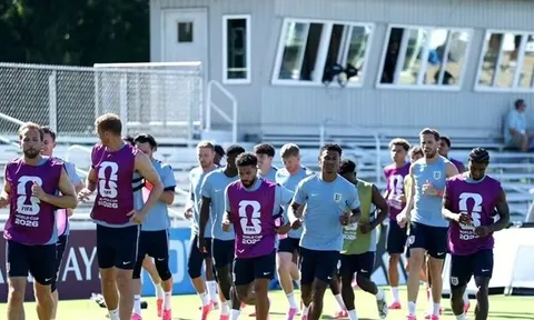 Tuyển Anh nhận lại 18.000 USD đồ bị trộm trước trận ra quân World Cup